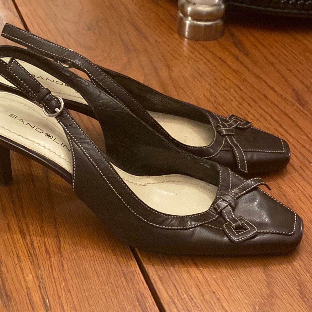 Ladies’ Bandolino size 6 1/2 brown low heels- new